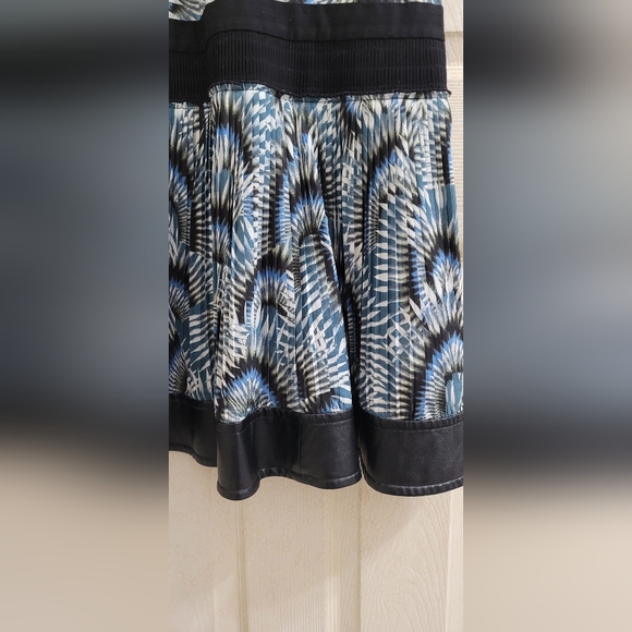 Leather trimmed dress - Picture 3 of 4